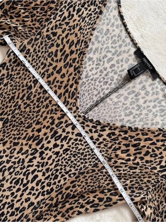 Forever 21 Leopard Print V-Neck Dress with Flowy Lettuce Hem Skirt | Sz: Small - Picture 4 of 10